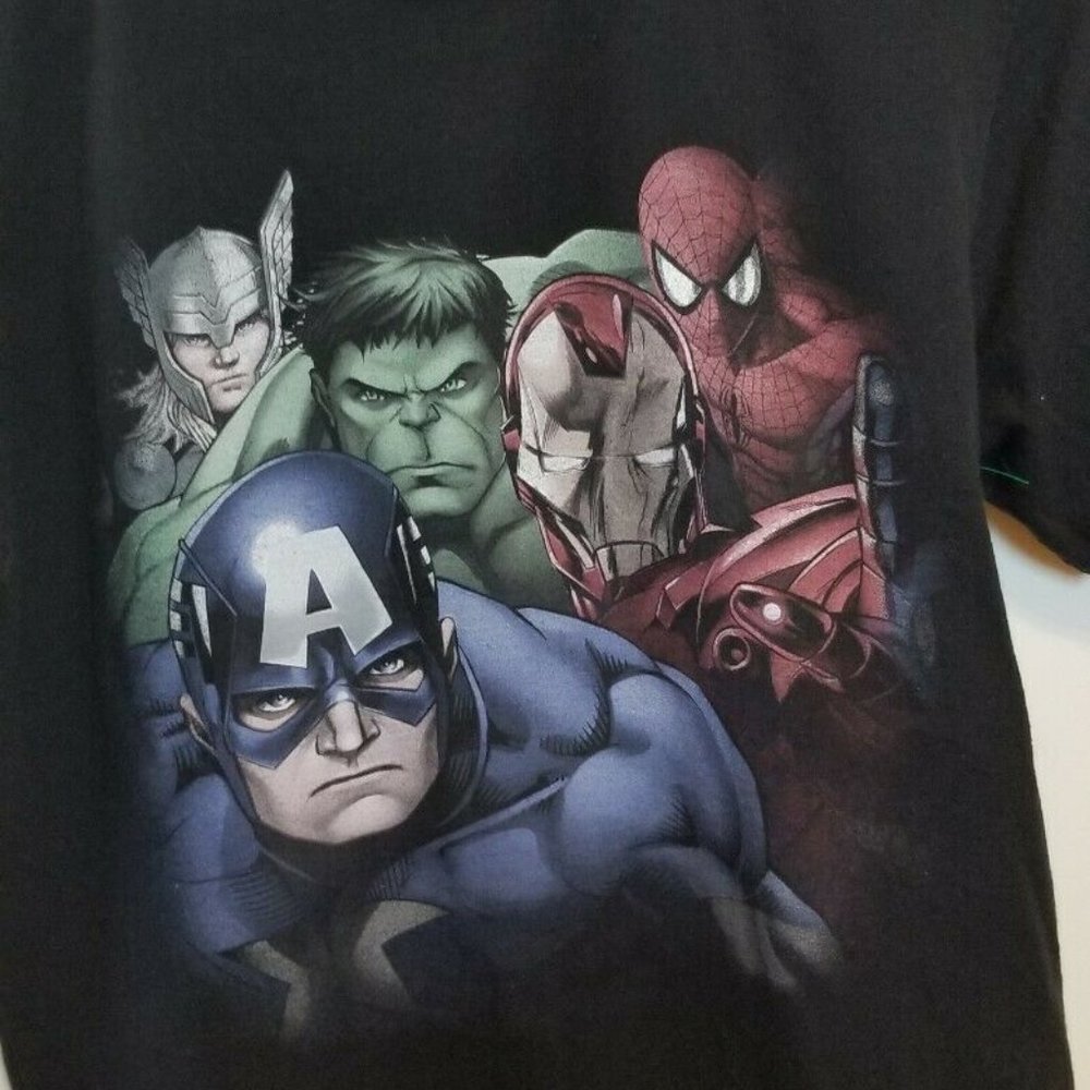 Disney Store Marvel Avengers t-shirt size Small